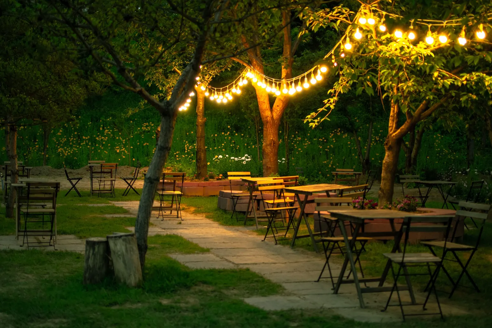 The lit streetside patio at Beirut Bodega